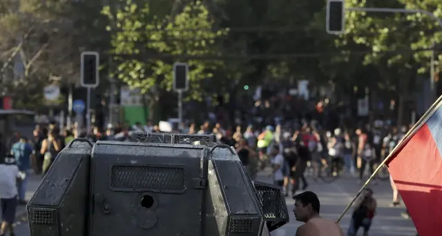 Cile, muore travolto da camion militare