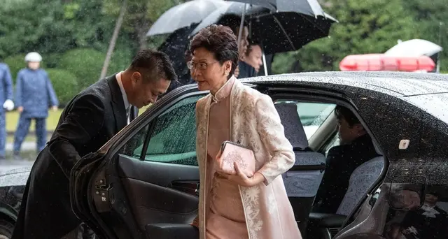 Cina vuole cambio governatrice Hong Kong