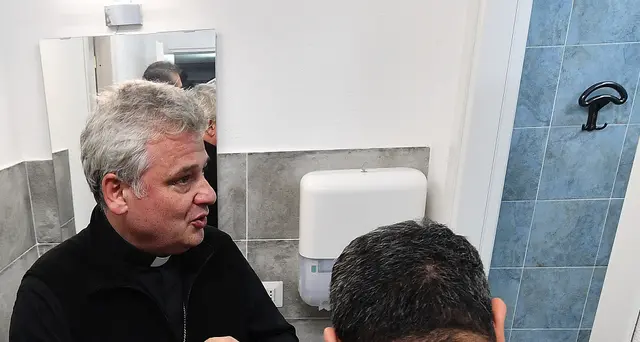 Inaugurata 'Lavanderia papa Francesco'