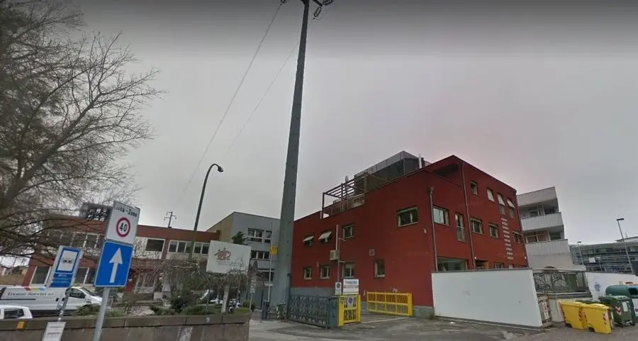 Sedie lanciate contro i vetri, l’Assb ingaggia la security