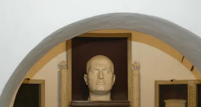 Predappio, in tremila a cripta Mussolini
