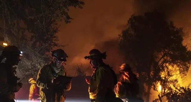 La California brucia, 180mila evacuati