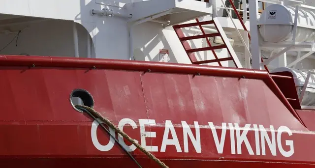 Ocean Viking a Pozzallo,al via lo sbarco