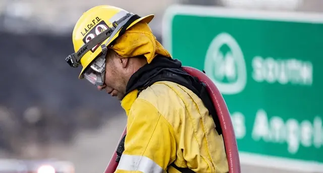 A Los Angeles evacuate 7 mila case