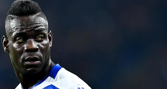 Balotelli, dito medio a tifosi Inter
