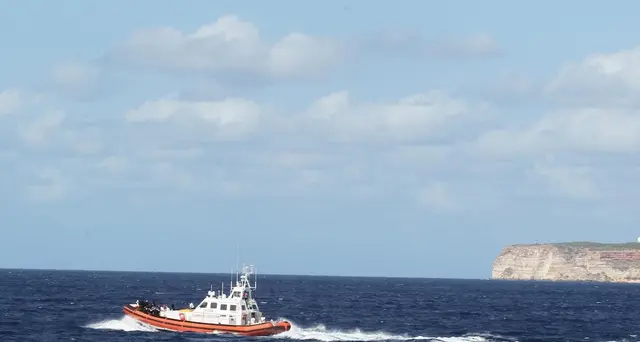 Corpi di due migranti in mare Sardegna