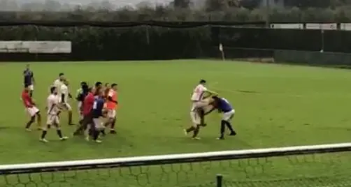 Rissa tra Postal e Arberia, il giudice sportivo sanziona 5 giocatori: 23 giornate di stop in tutto