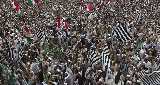A Islamabad cortei contro il governo