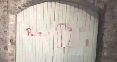 Ora, dopo la festa di Halloween spuntano bestemmie sulla porta della Parrocchia