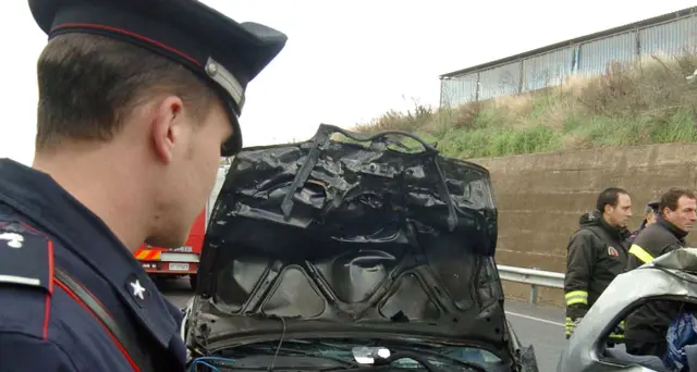 Scontro fra 3 auto, grave bimbo a Milano