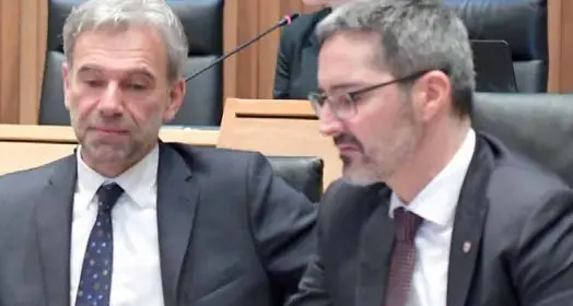 Doppio passaporto, Schuler invita alla moderazione