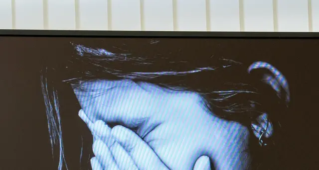 Abusi in famiglia,14enne dice tutto a pm