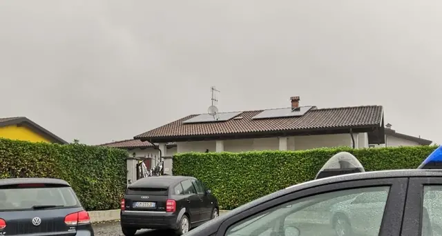 Impigliata a cancello casa, muore 18enne