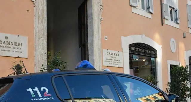 Bulli danno fuoco a capelli clochard