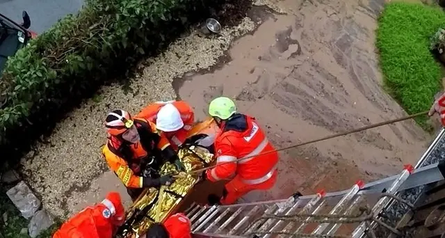 Frana fango su casa, ferita una donna