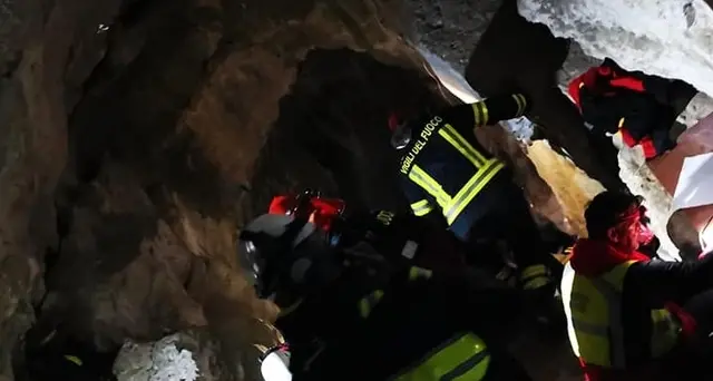 5 speleologi salvati da grotta allagata