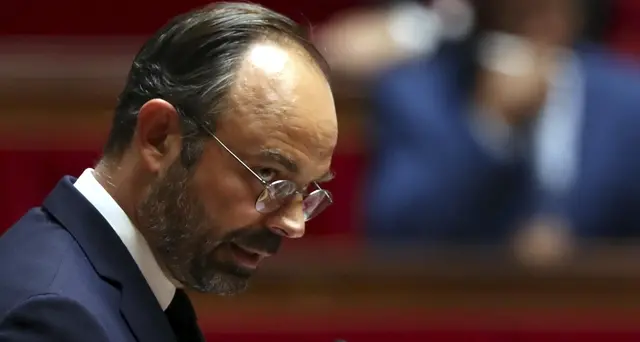 Parigi faciliterà i migranti economici