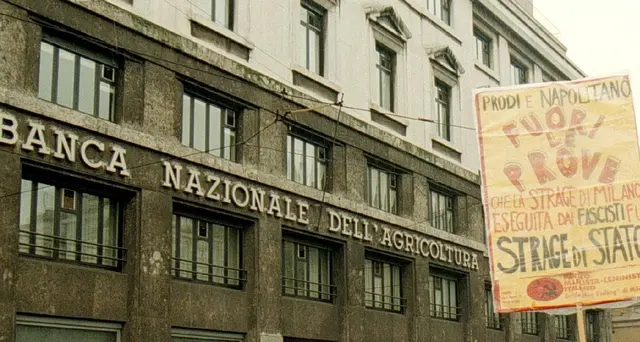 P.zza Fontana: per 50 anni catena umana