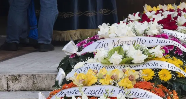 Omicidio Sacchi:chiesa gremita per addio