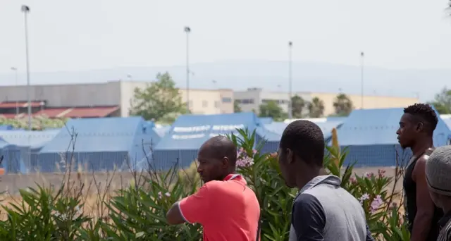 Migrante morto, si fa ipotesi omicidio
