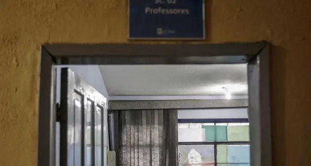 Brasile, studente entra a scuola e spara
