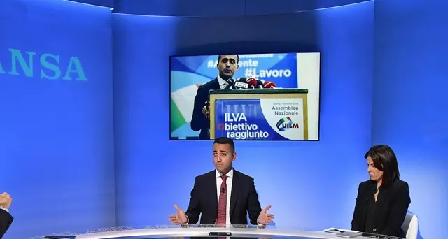 Di Maio, Renzi sia chiaro su Conte