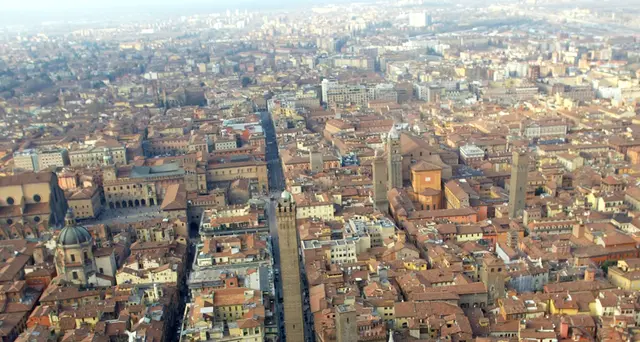 FdI su Fb, 'case pubbliche a stranieri'