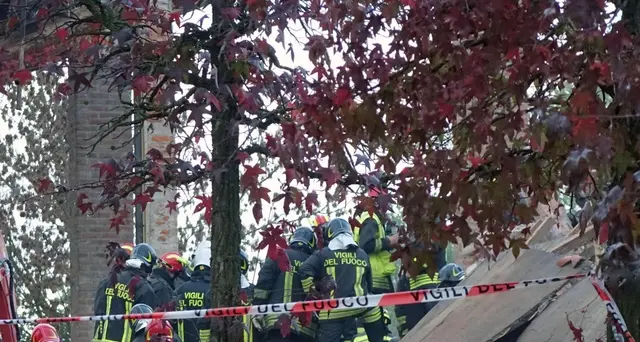 Esploso edificio, fermato un uomo