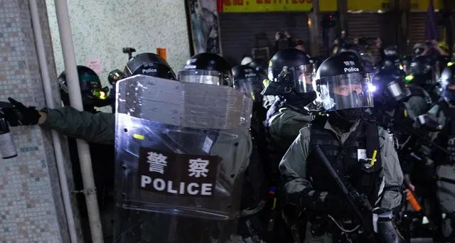 Hong Kong, arrestati sette deputati