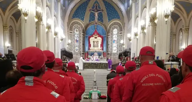 Reggio C.,Applausi funerali Nino Candido
