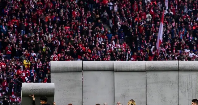 Muro Berlino:inizia spettacolo a Berlino