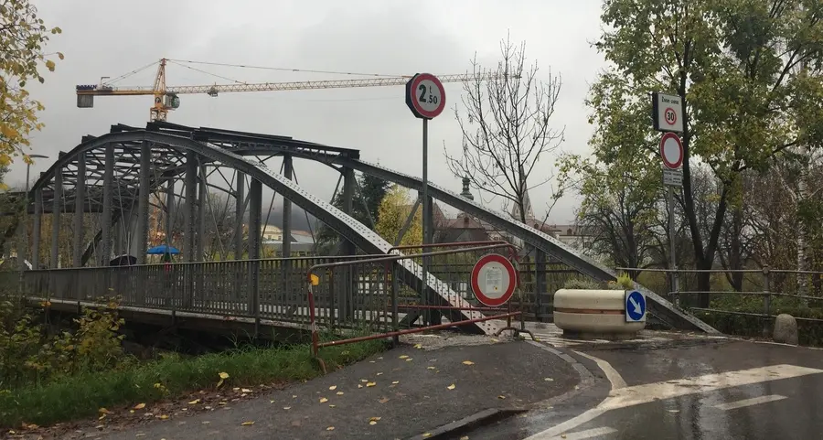 «Lavori a Ponte Widmann: non bisogna demolirlo»