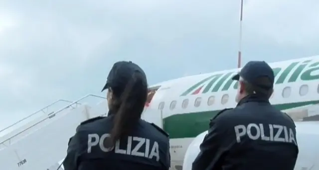 Botte ai bambini, espulso imam violento