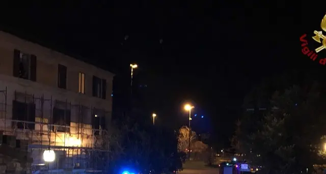 Incendio in sottotetto, 2 morti a Milano