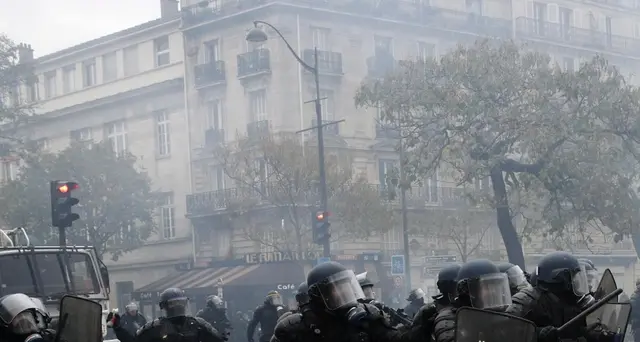 Gilet gialli: scontri a Bastille