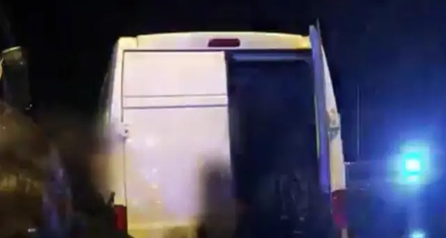 Migranti dentro furgone, presi passeur