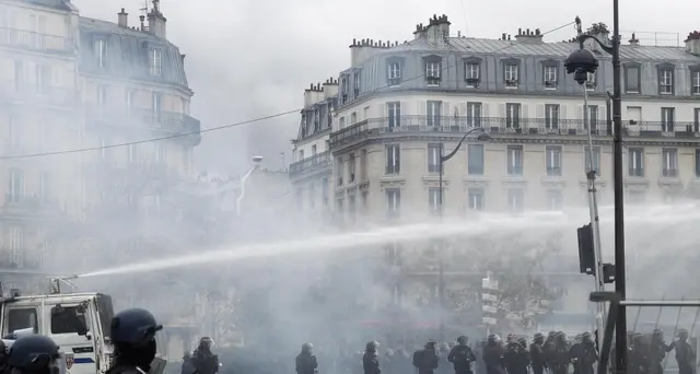 Gilet gialli: 28.000 in tutta la Francia