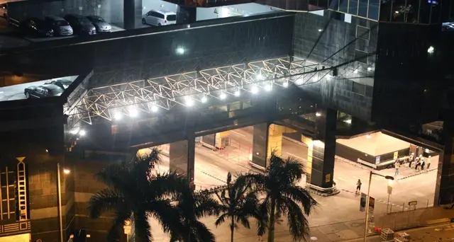 Hong Kong,polizia intima sgombero ateneo