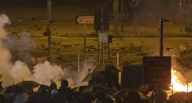 Hong Kong, 'battaglia' al Politecnico