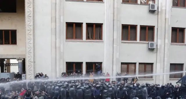Georgia: bloccato accesso al Parlamento