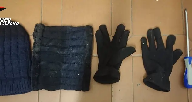 Via Mendola, arrestati dai carabinieri dopo aver tentato un furto in appartamento