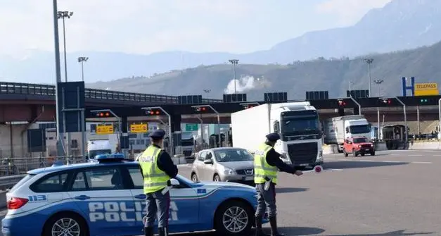Fermato al casello di Bolzano sud, nella sua auto la polizia trova della cocaina