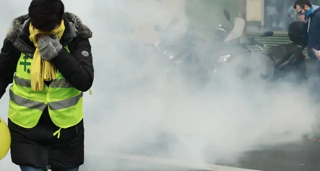 Gilet gialli: primi scontri a Parigi