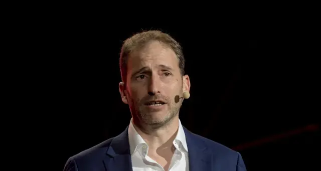 Casaleggio, no ai documenti per i social
