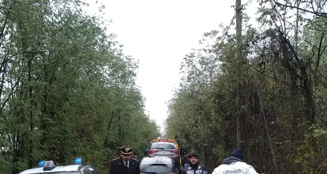 Colpi kalashnikov su cc, banditi in fuga