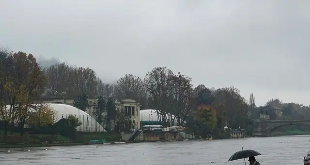Piena del Po a Torino, chiusi i Murazzi