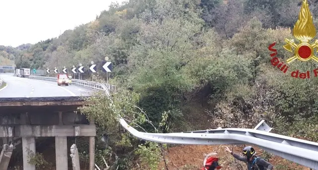 Crolla tratto viadotto su Torino-Savona