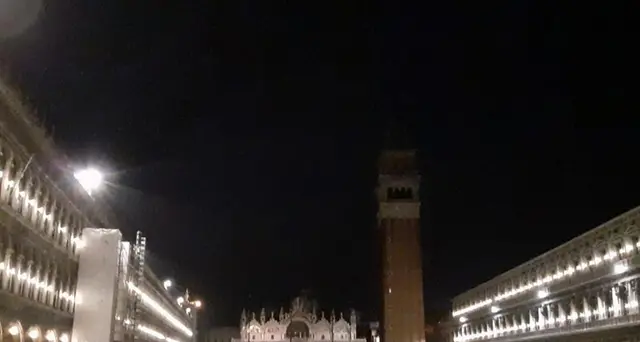 Venezia, marea di un metro alle 3
