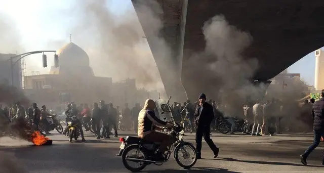 Iran, la polizia minaccia i dimostranti