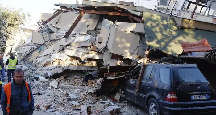 Albania, terremoto di magnitudo 6.5: almeno 6 morti e 150 feriti